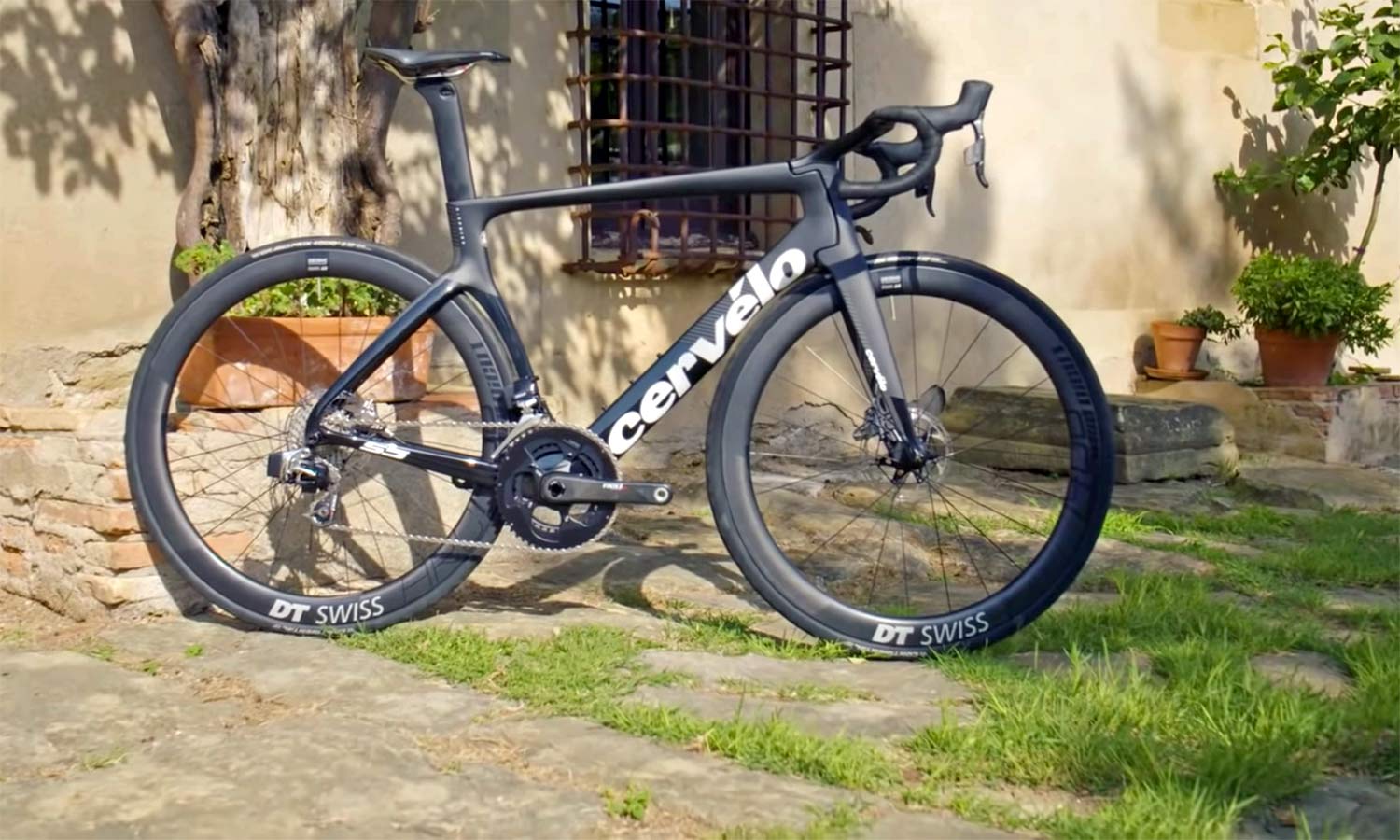The Cervelo S5 – A Stylish Road Bike With Excellent Suspension