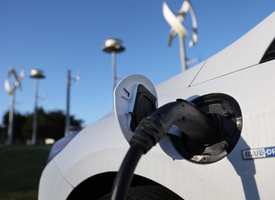 Exploring the Benefits of Hybrid Cars for Environment and Wallet